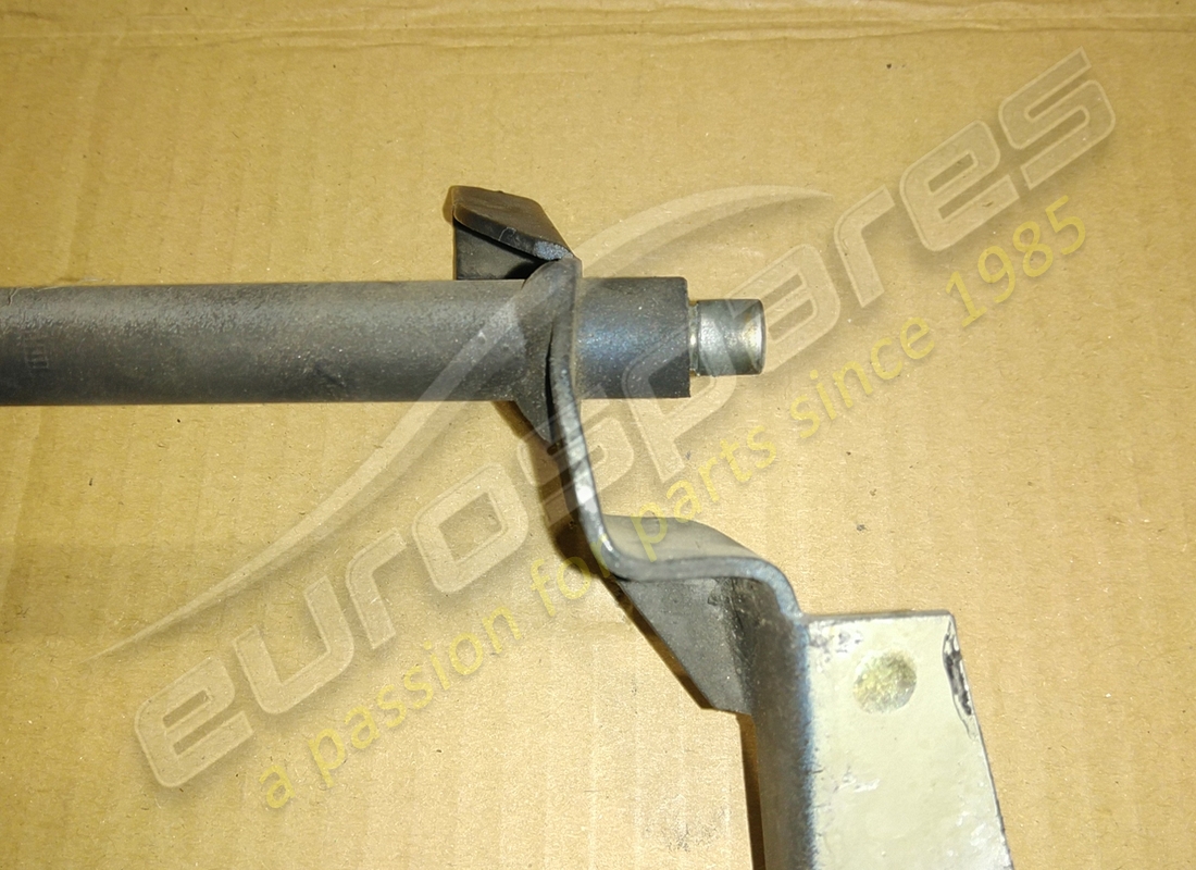 damaged ferrari pin. part number 62790400 (3)