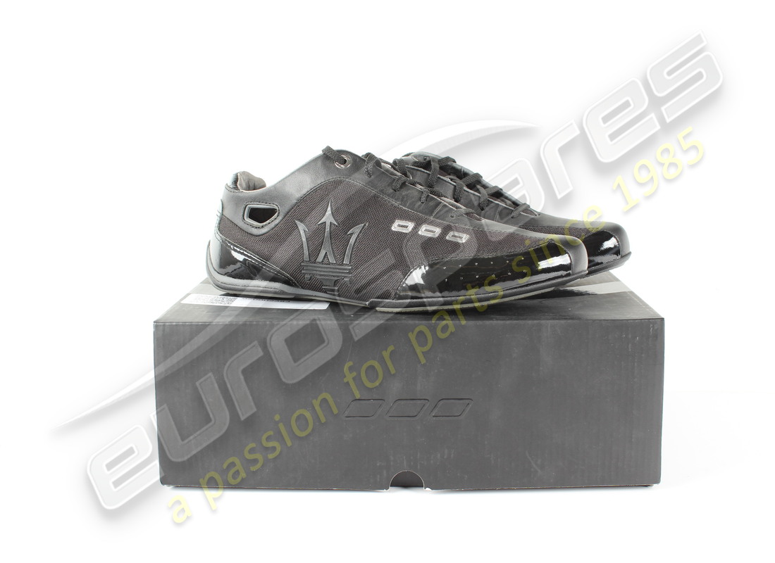 NEW MASERATI MASERATI MC TRAINER 42. PART NUMBER 920002383 (2) new maserati maserati mc trainer 42. part number 920002383 (2)