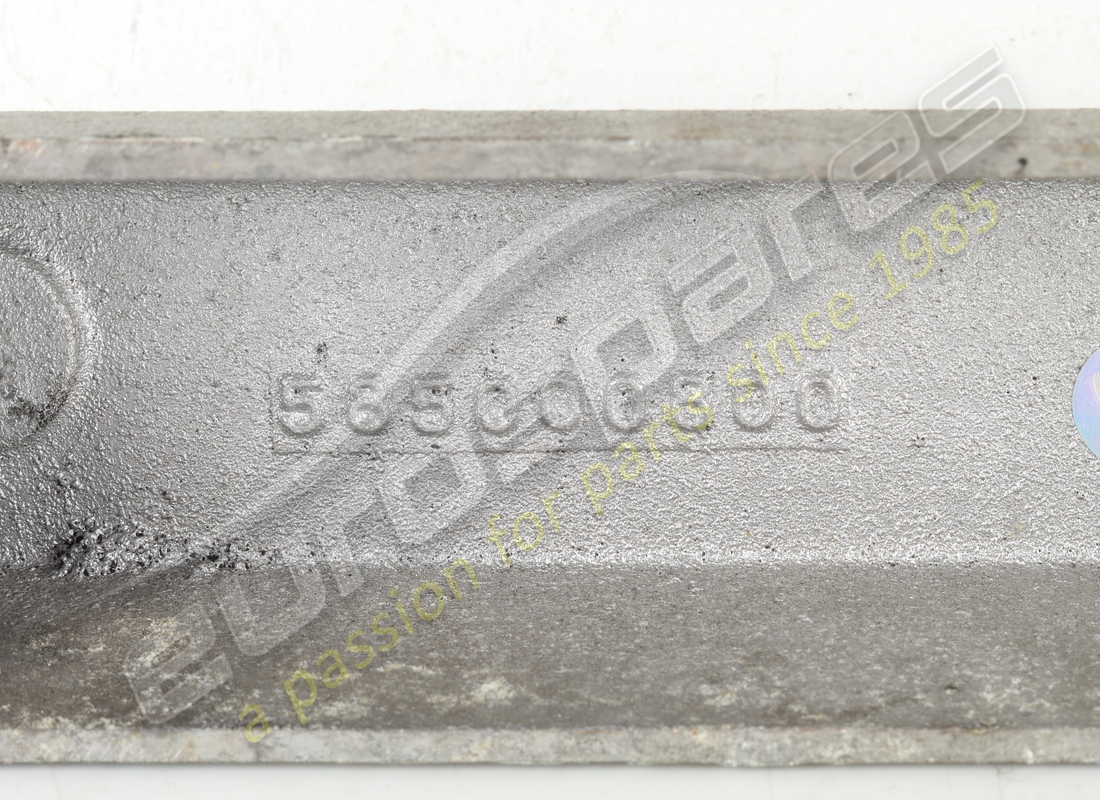 used maserati rh upper coil cover. part number 585000860 (4)