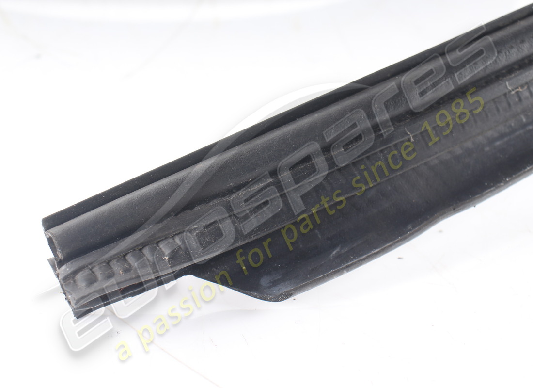 used maserati luggage compartment gasket. part number 68084300 (2)