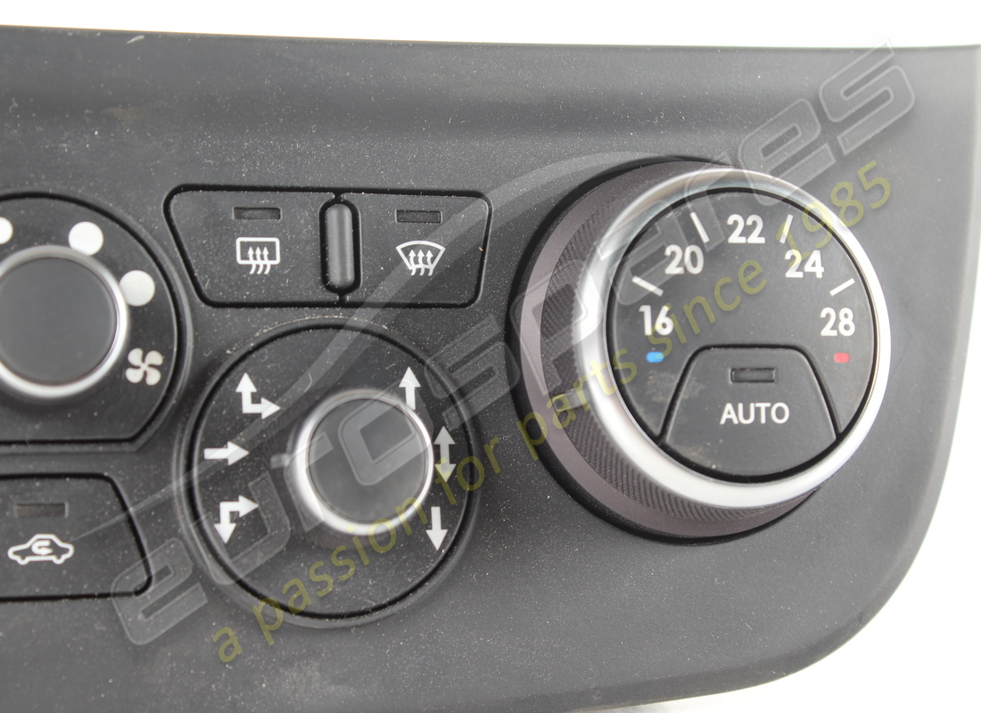 used ferrari air conditioning control panel. part number 82299100 (2)