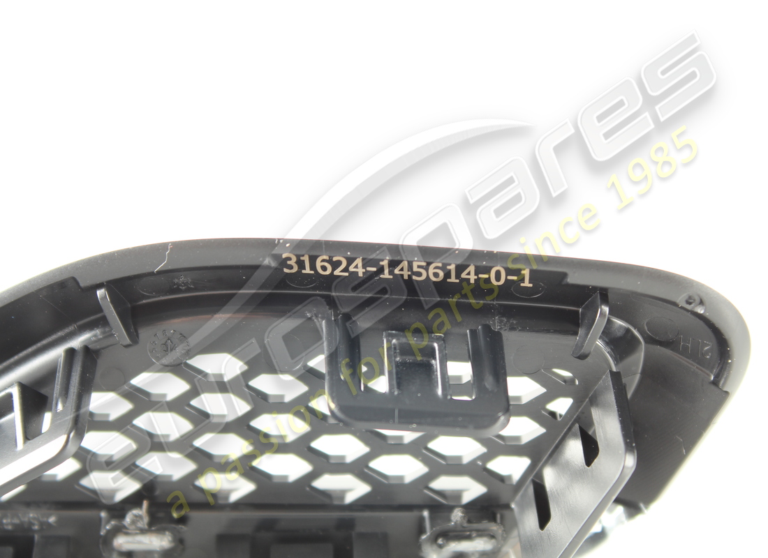 new maserati lh lateral air vent. part number 670197652 (2)