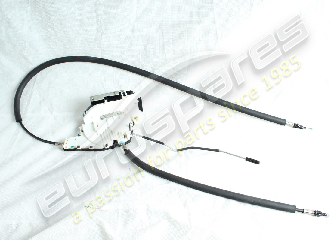 new maserati rh front door lock. part number 670030630 (2)
