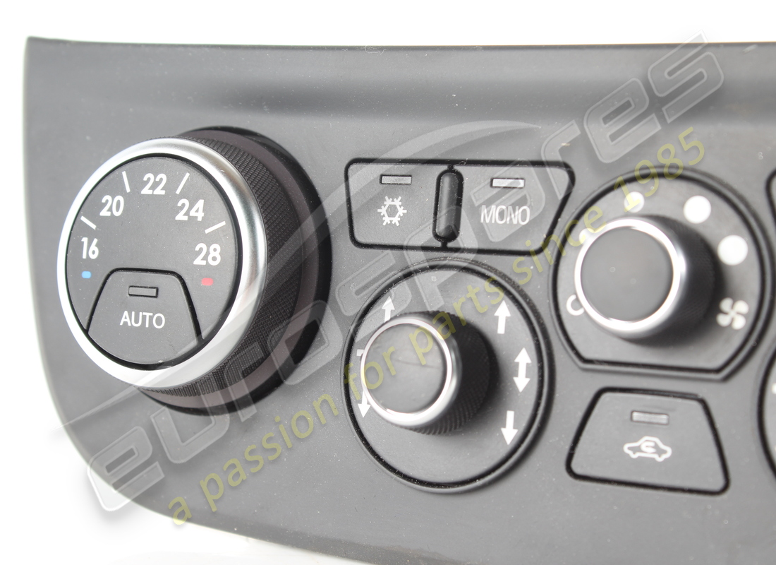 used ferrari air conditioning control panel. part number 82299100 (3)