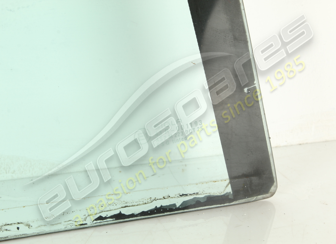 used ferrari rh rear quarter light glass blue colour. part number 60637500 (3)