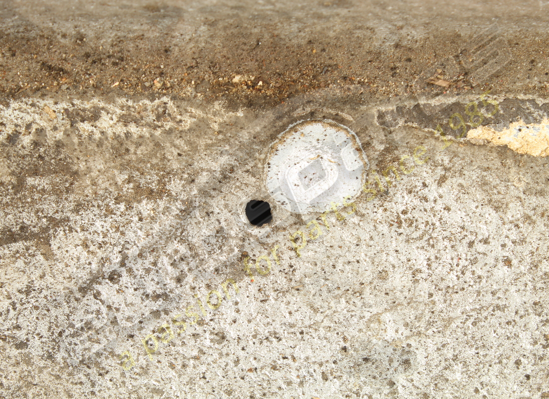 damaged ferrari rh fuel tank. part number 119068 (8)