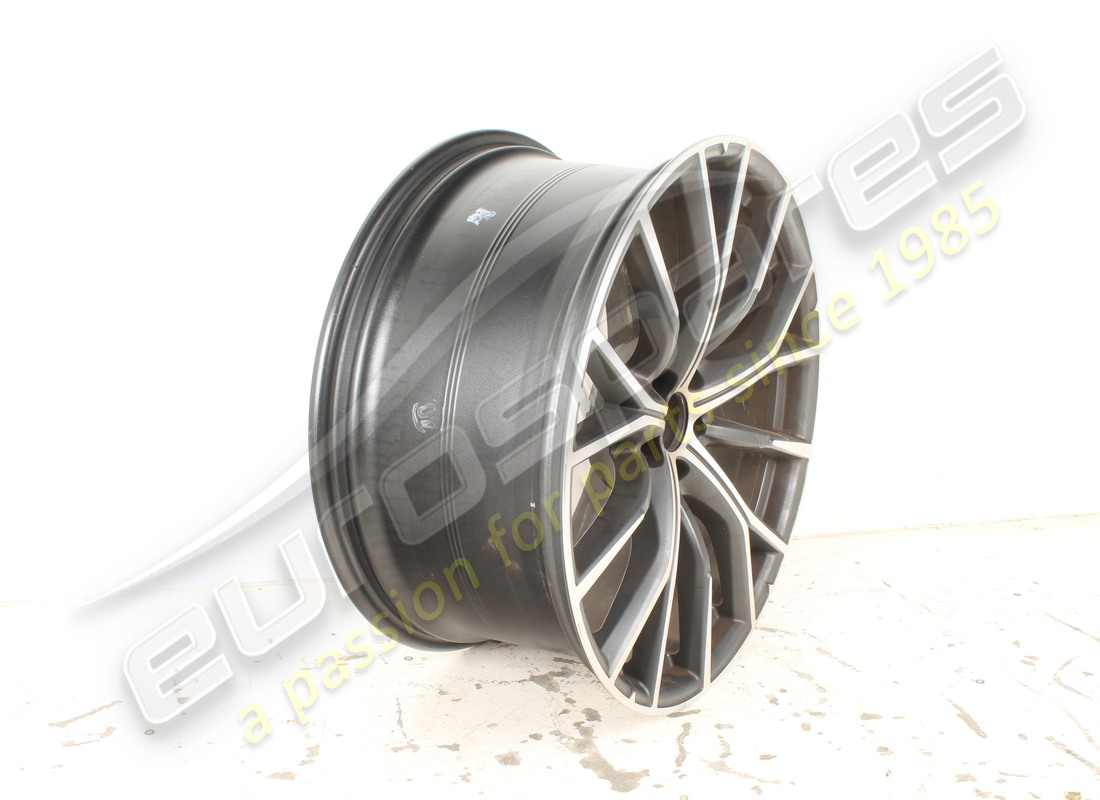 used maserati rear wheel. part number 980182008 (2)