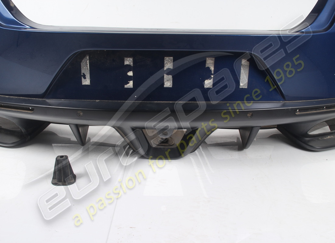 damaged ferrari rear bumper. part number 89047210 (3)