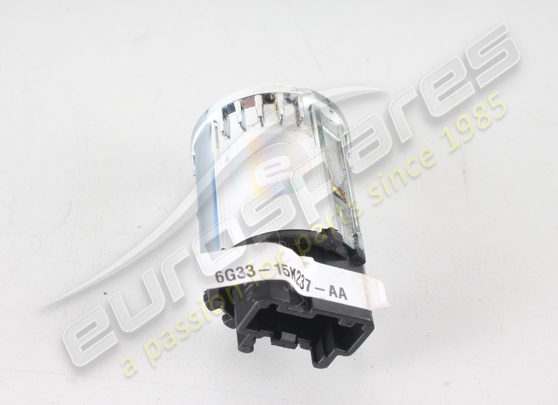 damaged aston martin switch, rear fog. part number 6g3315k237aa (2)