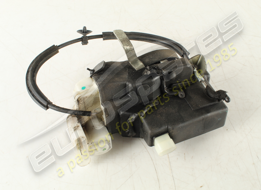 used maserati rh rear door lock. part number 68206400 (1)